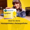 Produktbühne_Kachel_Hausapotheke_Frau_nimmt_Packung_aus_Regal